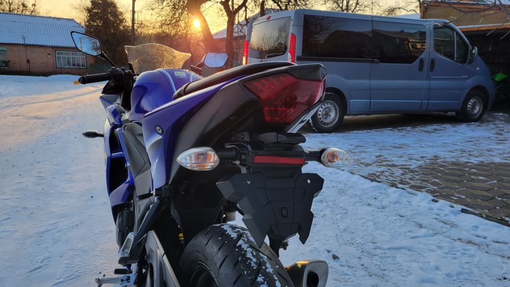 Yamaha R25. Sport Bike