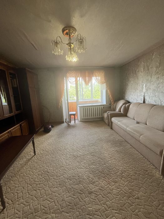 Продам 4-х кімнатну квартив , 80м2 в цегляному будинку по пр-т Миру