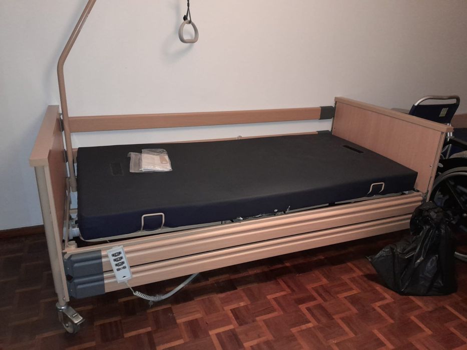 Cama articulada elétrica com elevação