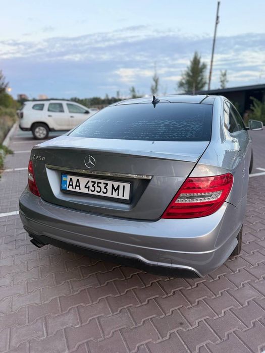 Mercedes-Benz C-Class 2014 VIN WDDGJ4HB2FG371207 фото оголошення 9 з 15