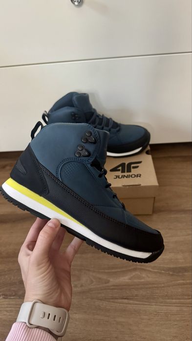 Buty zimowe chłopięce 4F granatiwe roz. 34 - 22,5 cm