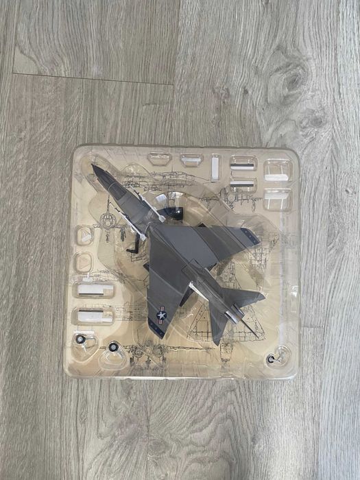 Vought F-8E Crusader USA (Scale 1:72) Planeta DeAgostini and Altaya
