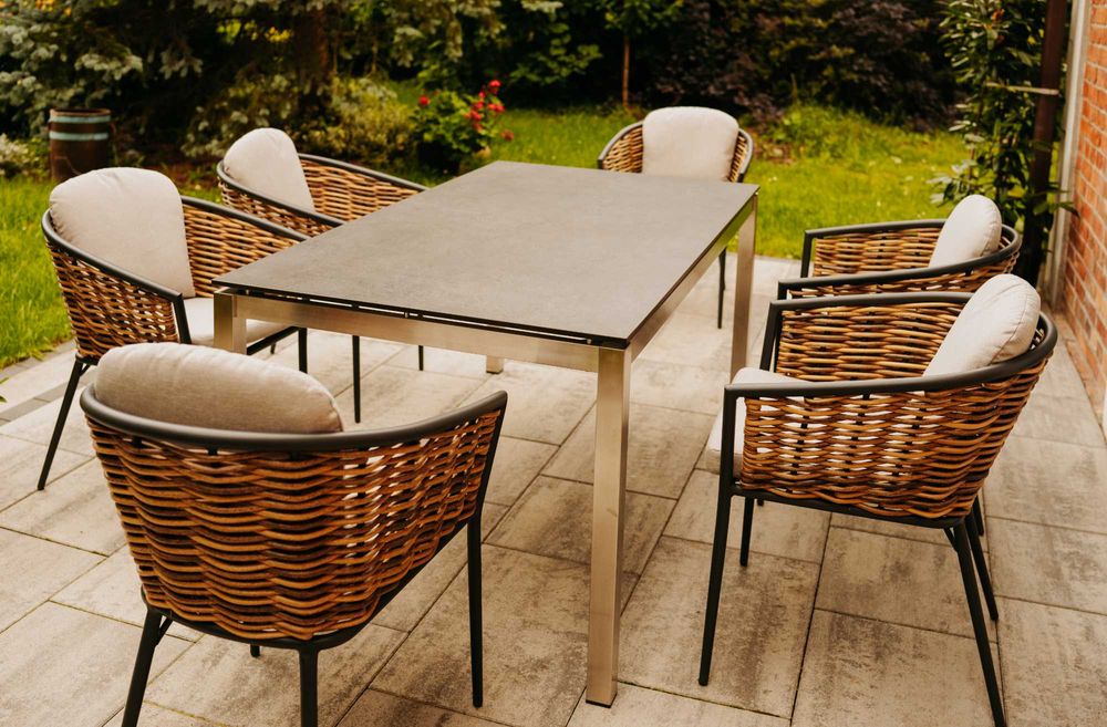 Nowoczesny zestaw ogrodowy – stół nierdzewny + 4 krzesła aluminiowe