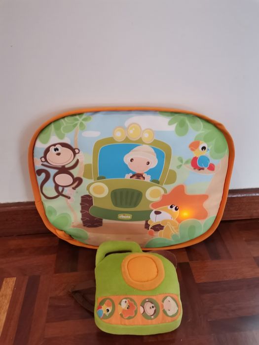 Brinquedo para colocar no banco do carro  Chicco com música
