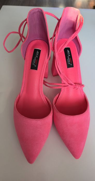 Buty na obcasie nowe