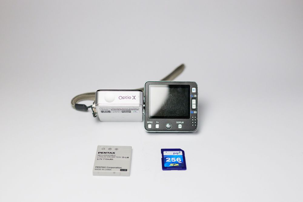 Pentax Optio X – Cyfrowy Kompakt z Obrotowym Body