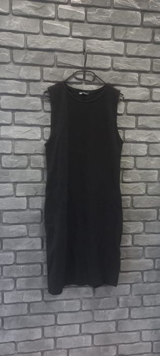 Czarna dłuższa sukienka
