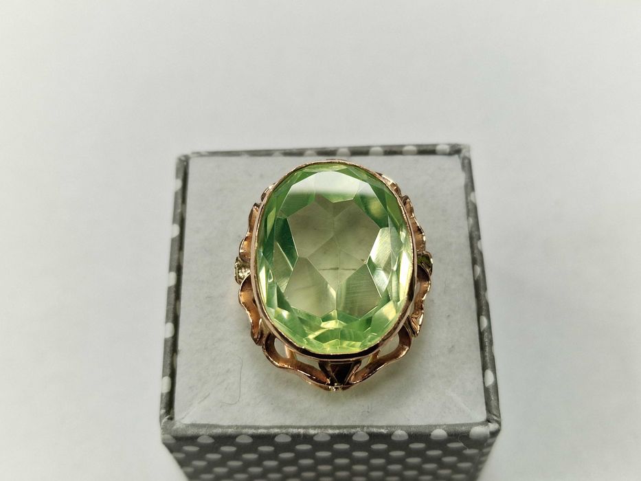 Złoty pierścionek/ 585/ 13.67 gram/ R18/ Chryzolit/ XX wiek