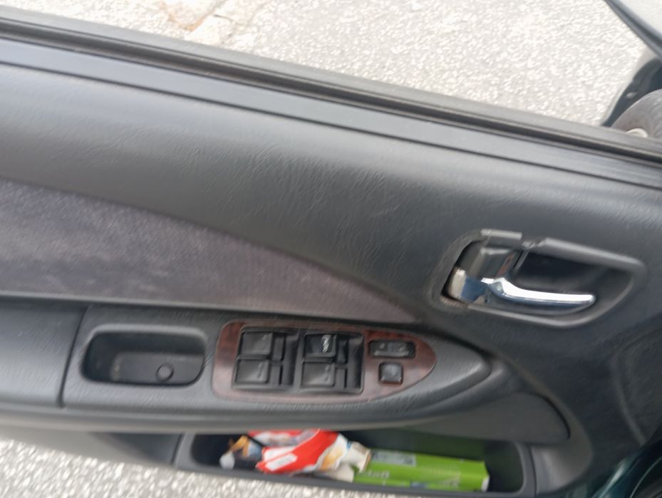 Toyota Avensis verde