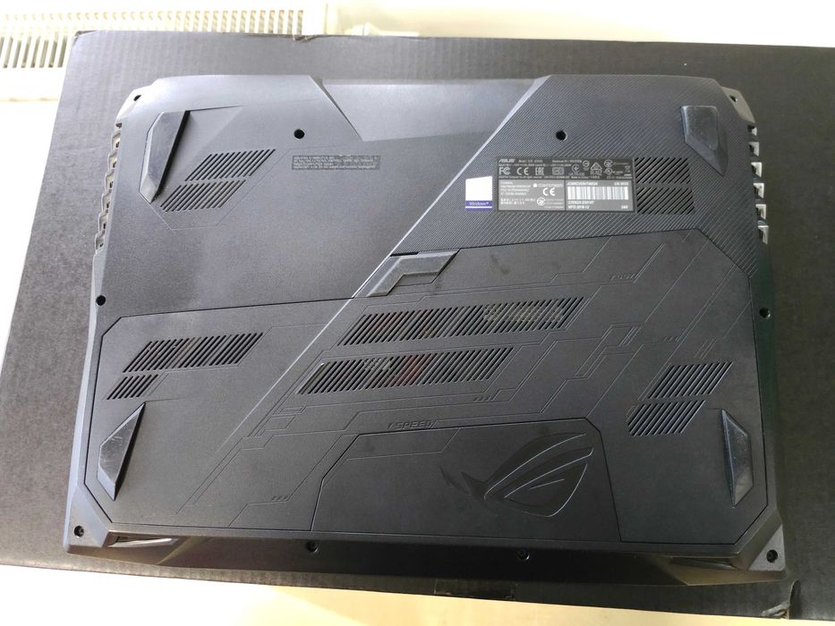 ASUS ROG G703GX Laptop 17” RTX2080 i7-8750H 64GB RAM 144Hz IPS - F.VAT
