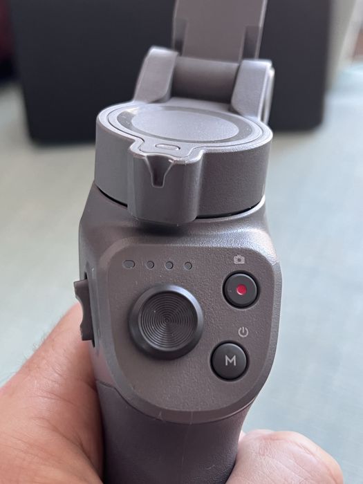DJI Osmo Mobile 3 em estado de novo
