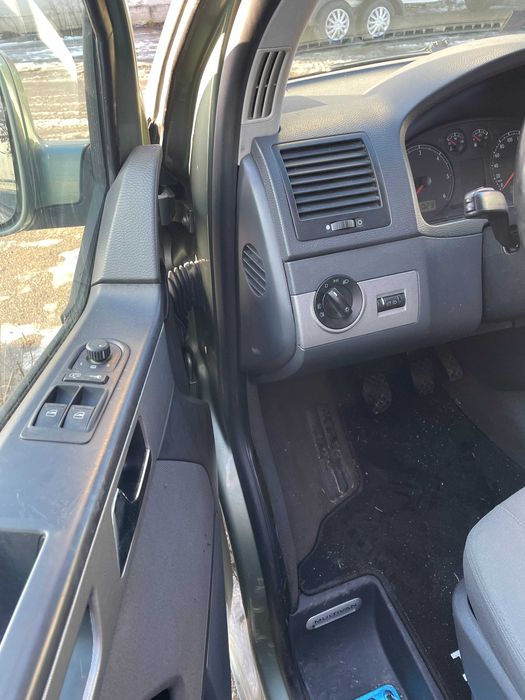 VW MULTIVAN 2,5 7 osobowy (2-2-3)