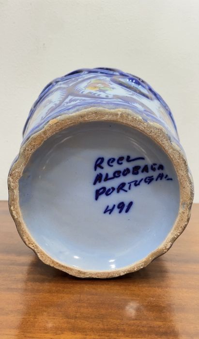 Vaso em faiança de Alcobaça.
