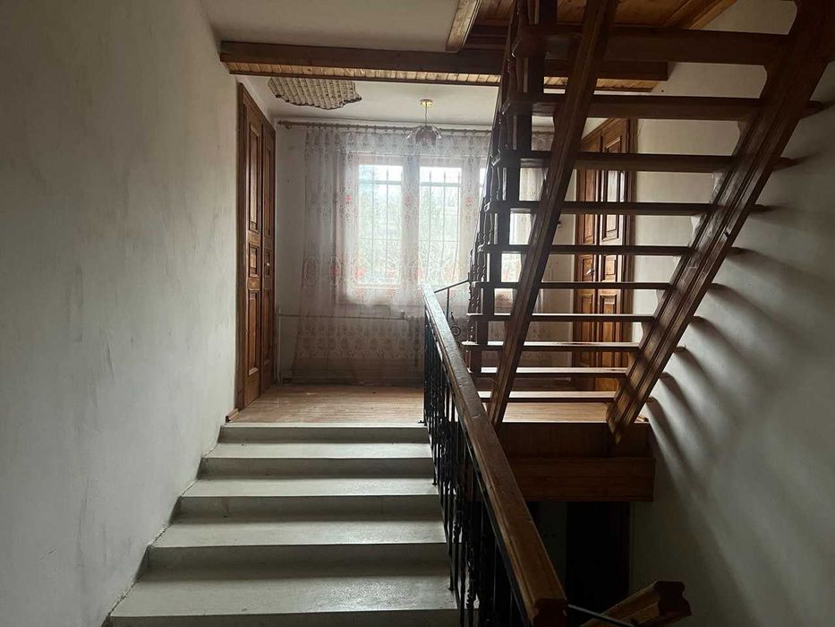 Котедж в центрі Яремче 240 м2