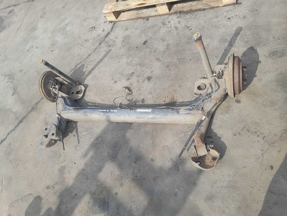 Ford Fiesta MK6 1.4 TDCI - oś belka zawieszenia tył KOMPLETNA