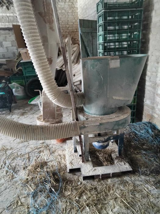 ПОДРІБНЮВАЧ  7,5 КВТ З ЦИКЛОНОМ Зернодробілка Корморізка