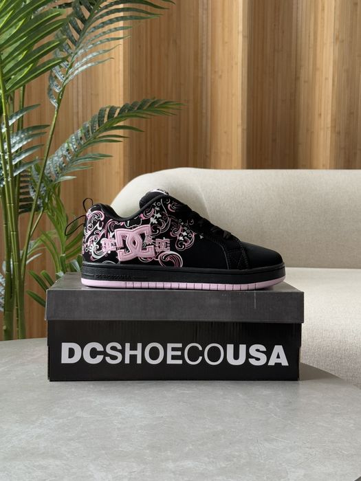 DC Court Graffik Black Pink Sabbath