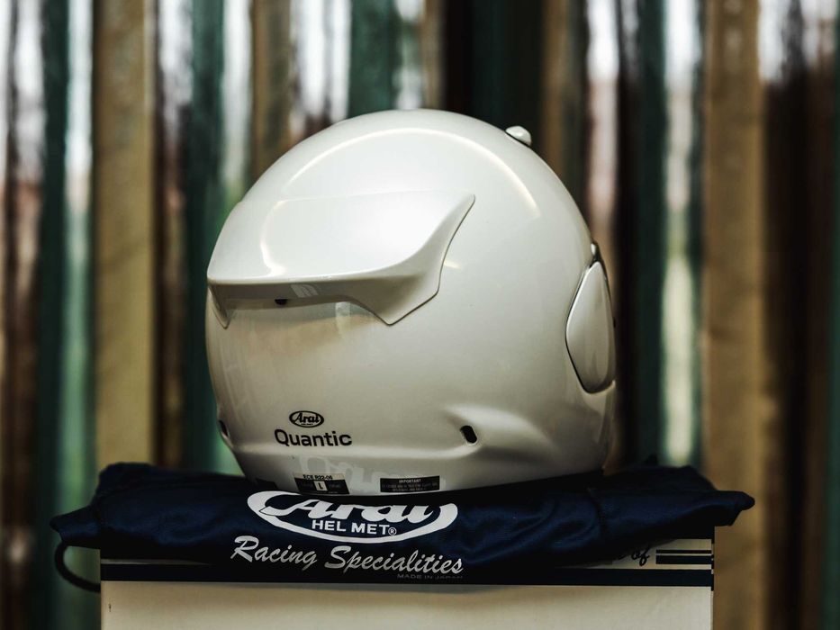Capacete Arai Quantic ( Cor diamond white ) Tamanho L ( Como novo )