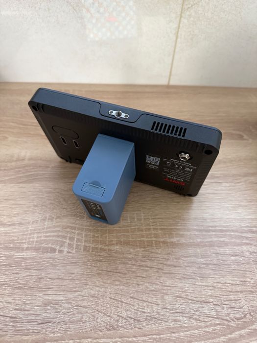 SWIT CM S75C 7” 3000nit HDR 4K HDMI монітор з SmallRig PowerADC