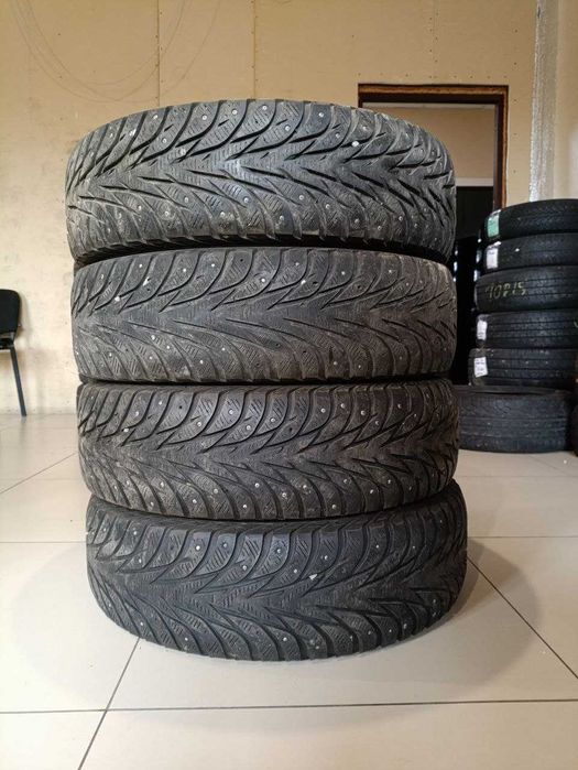 Папа шин б/у (2шт) 215/70R16 100T Yokohama ice Guard STUD