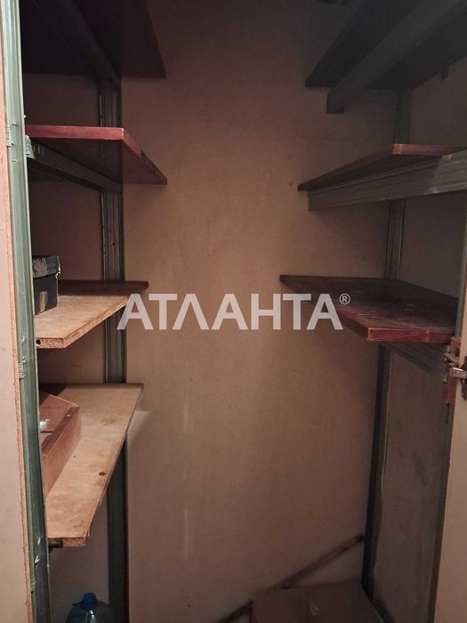 Комната в коммунальной квартире на среднем этаже  в Лузановке