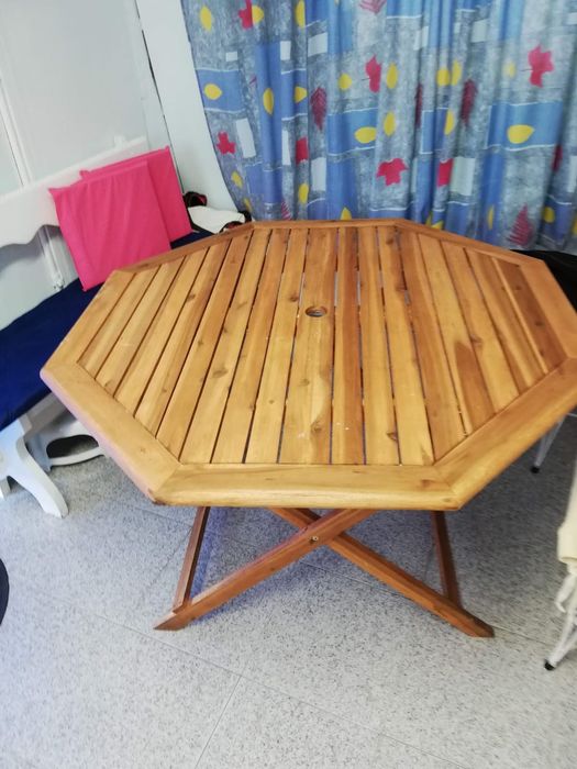 Mesa Octogonal Dobrável em Madeira para Jardim / Varanda (com orifício p/ Chapéu de Sol)
