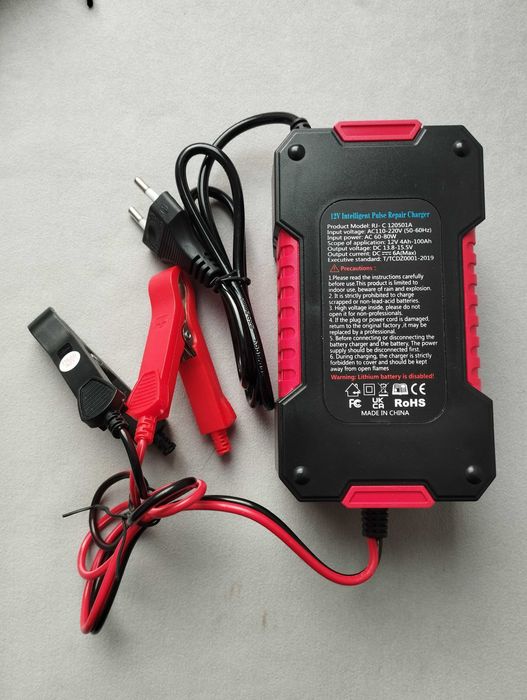 Зарядний пристрій для автомобільного акумулятора.