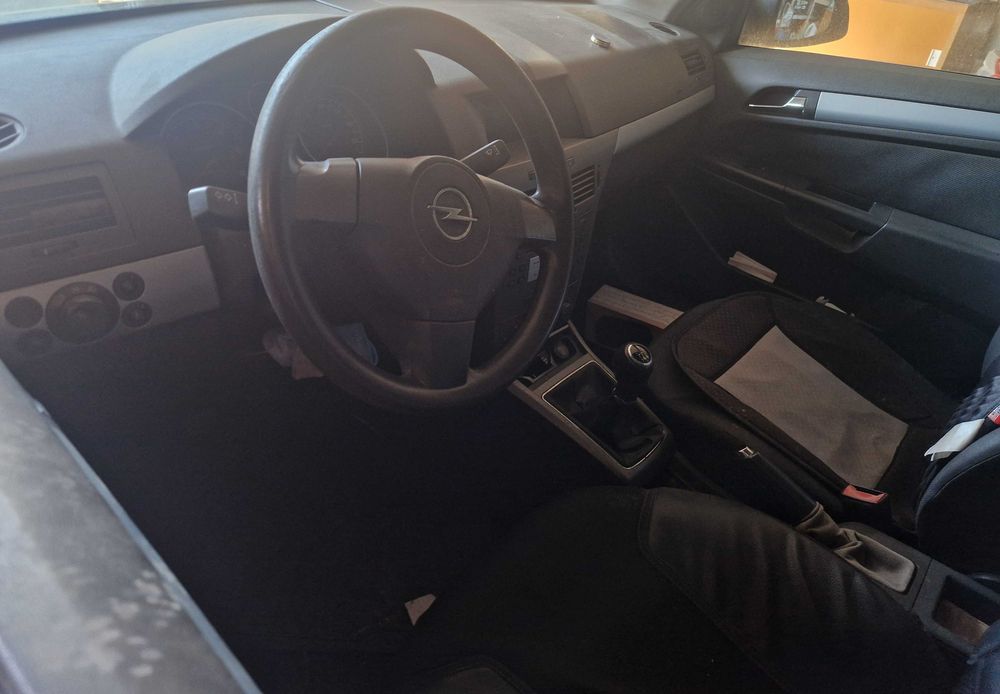 Opel Astra H para peças