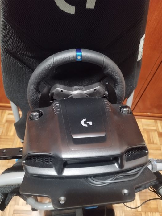 Volante g923 PlayStation / PC +  Cadeira Playseat