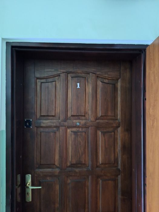 Drzwi wejściowe wewnętrzne z drewna z drzewa 80 lewe