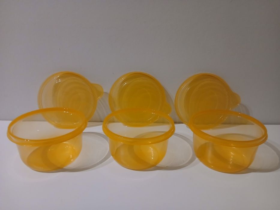 Três caixas plásticas para alimentos