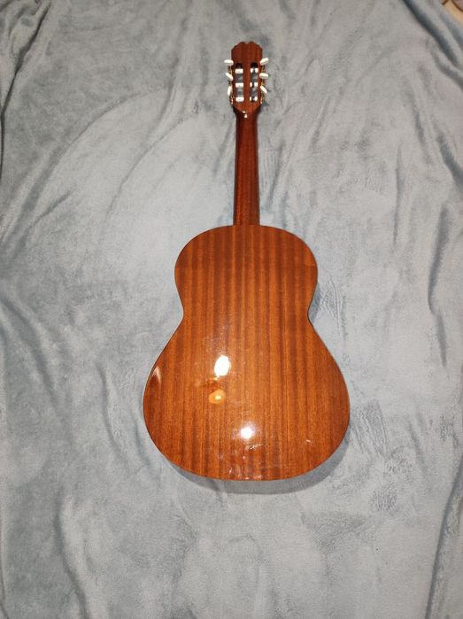 продам гитару  admira paloma