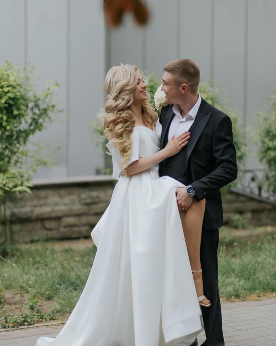 Продам шикарну весільну сукню після хімчистки