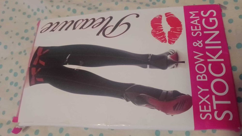 Czarne ponczochy z kokarda Walentynki