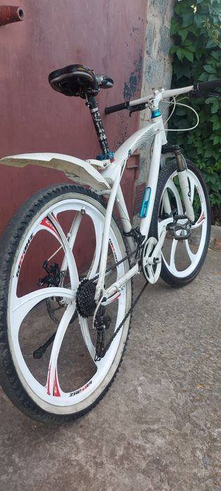 Велосипед на литых дисках BMW 26"