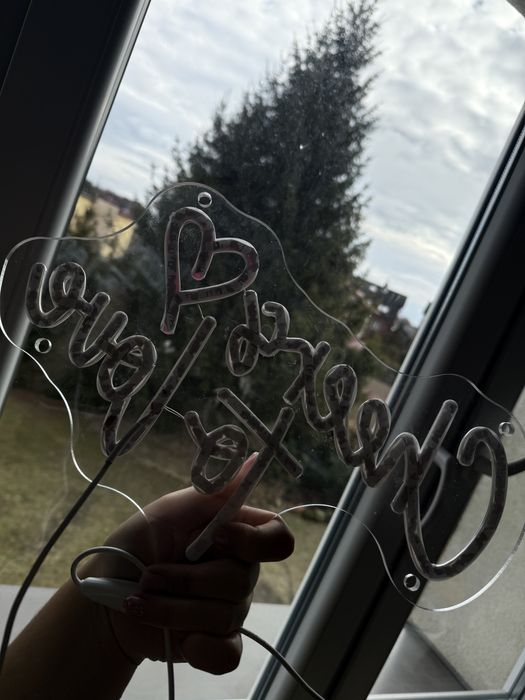 Neon cheers to love  lampa