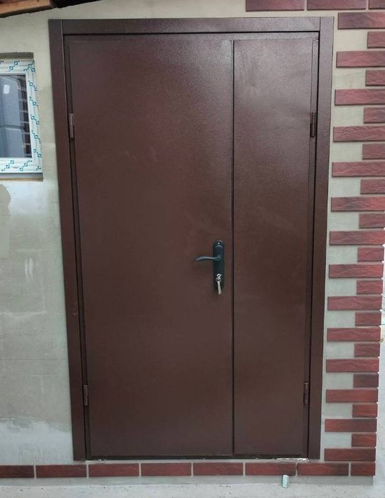 Вхідні металеві двері під ключ у кладове приміщення, комору або підвал. Виготовлення за розміром, доставка та монтаж від виробника | Київ і область