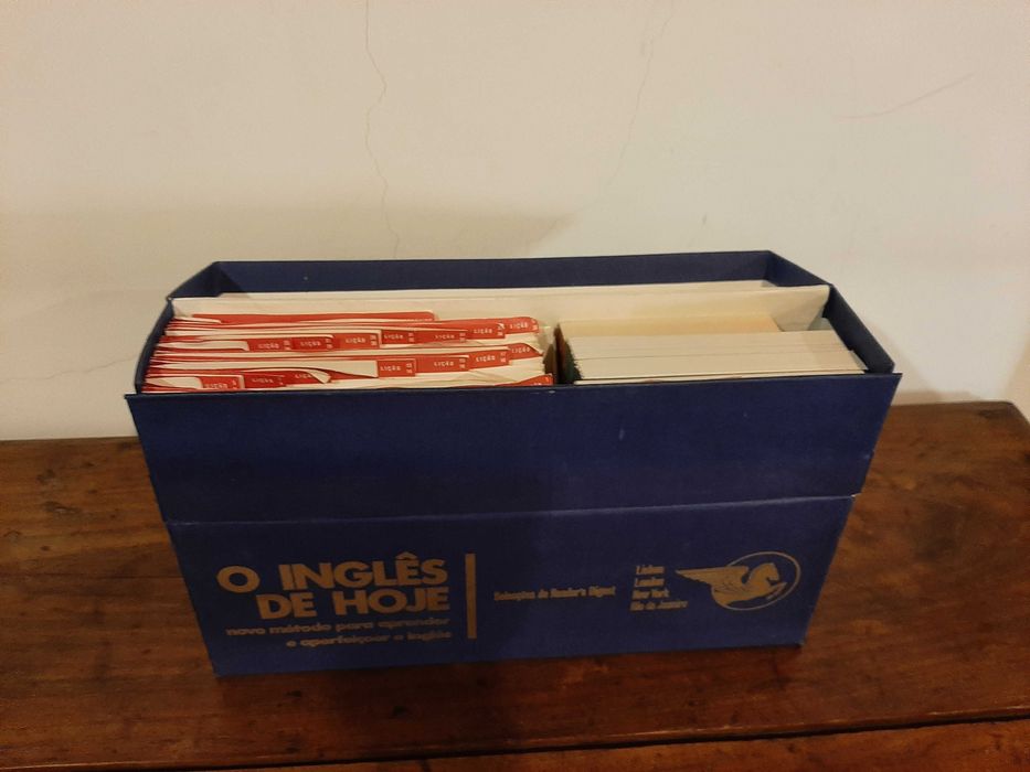 curso de Inglês em vinil, com livros