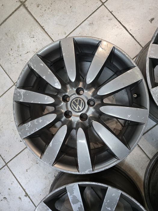 Alufelgi 5x100 8jx 17" vw subaru et 35 felgi alumniowe audi seat skoda