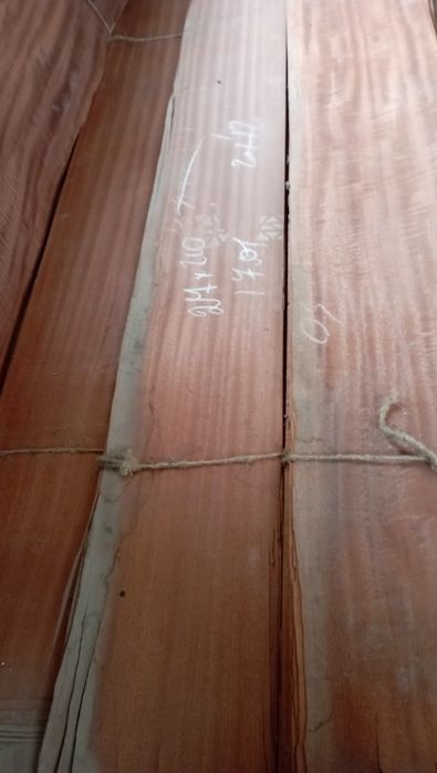 Шпон червоного дерева