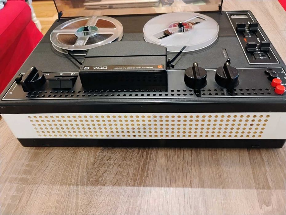 magnetofon szpulowy Tesla B700- sprawny