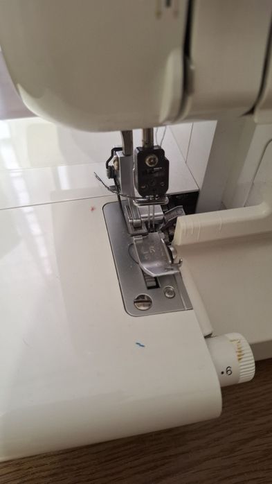 Оверлок Brother 210D Lock