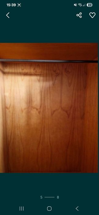 Roupeiro castanho em madeira para criança