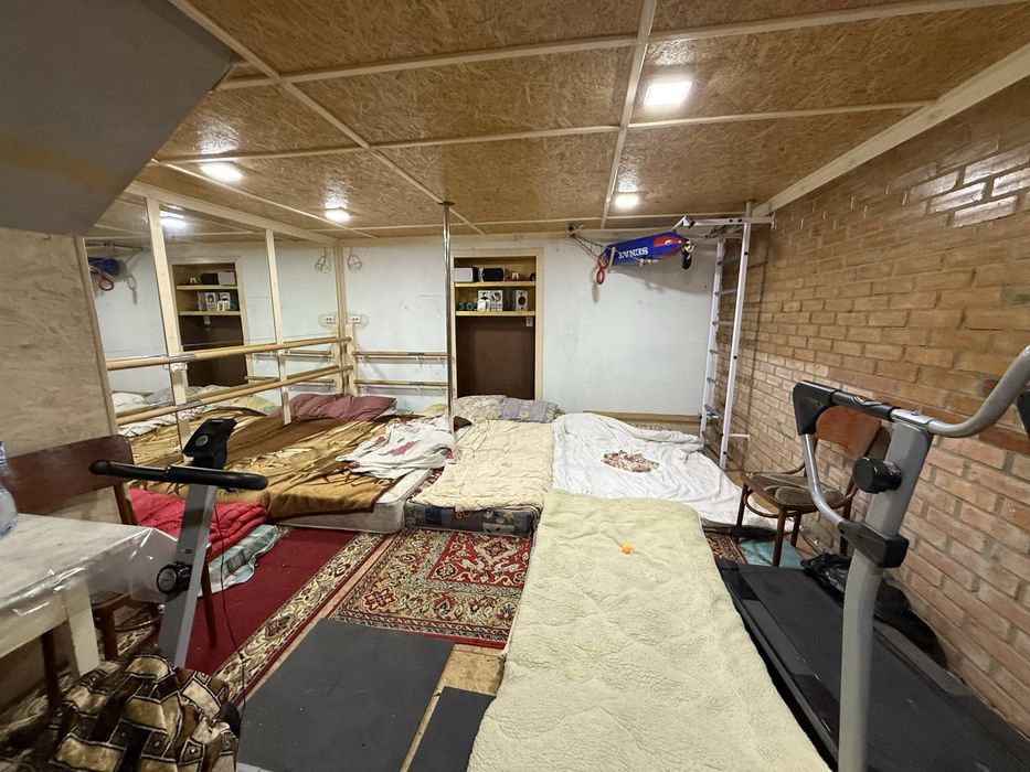 Укомплектований будинок з бомбосховищем