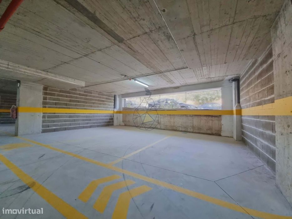 Garagens Box à Venda em Portimão — de 16 m² a 28 m², entre a estação d