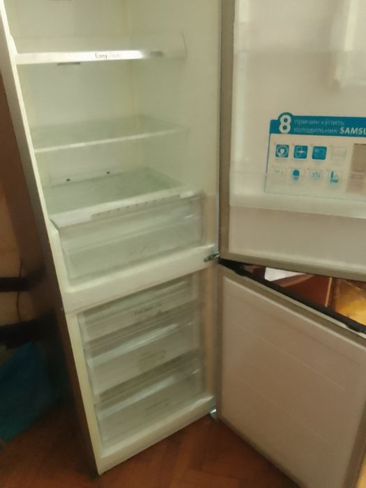 Двухкамерный холодильник Samsung