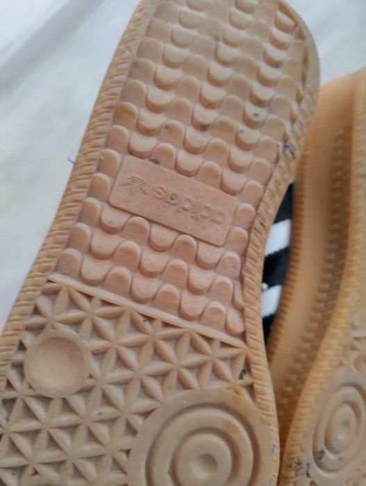 Adidas кросівки  37.5 р