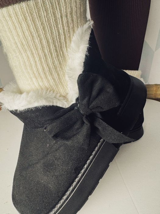 Уги жіночі чорні ( зима )