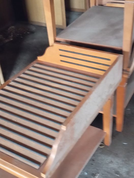 Vendo várias madeiras e vários móveis