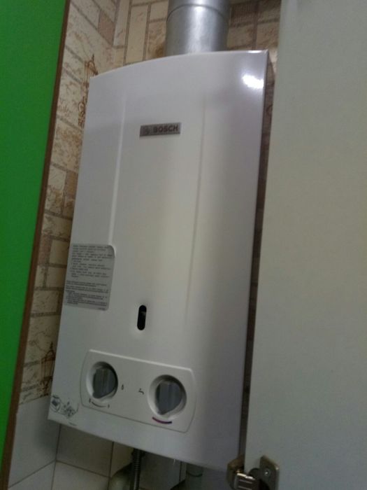 Газ. колонка Bosch W 10kb электроподжиг на батарейках